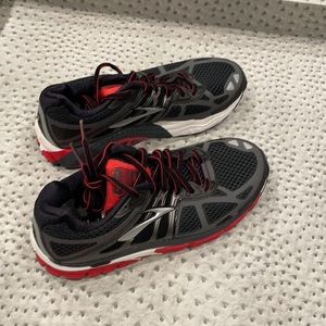 Brooks Beast 14, new in box, men’s size 10 2E, wide